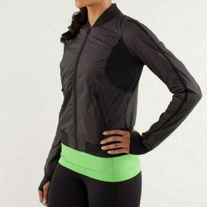 Lululemon Run: Two To Make It True Jacket sz 10 reversible black windbreaker